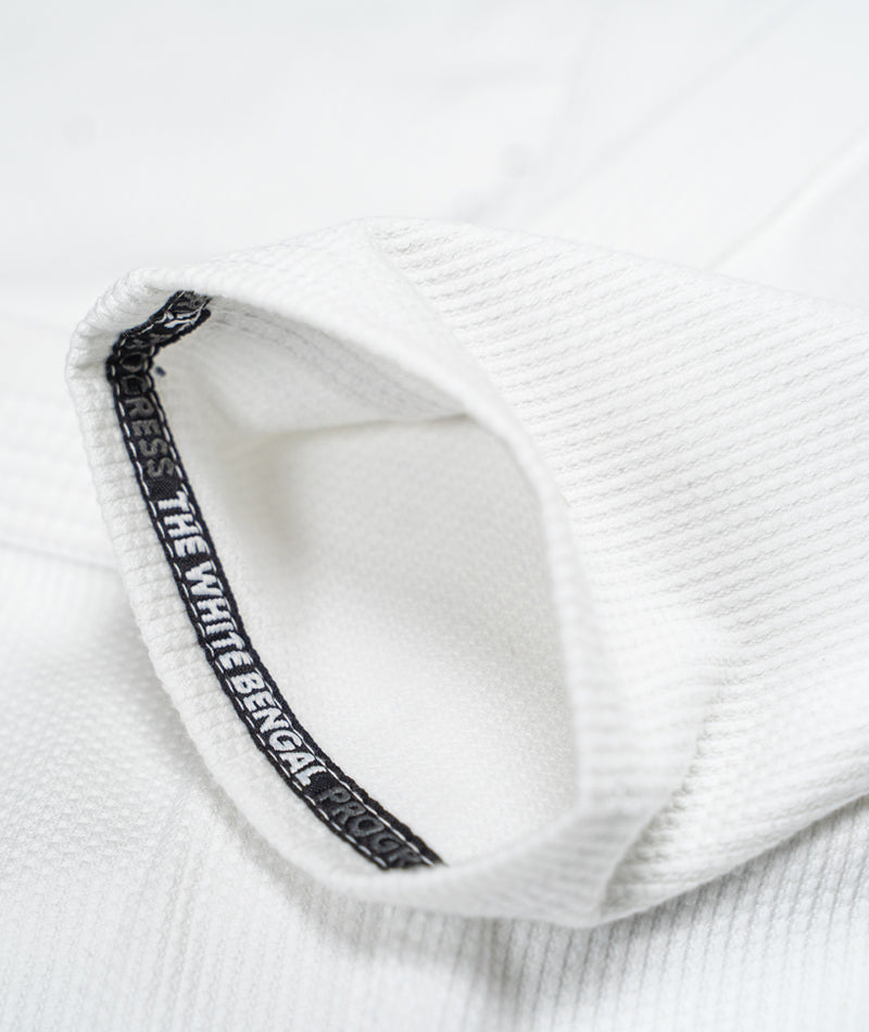 A close up image of the white Ladies Bengal Kimono sleeve design